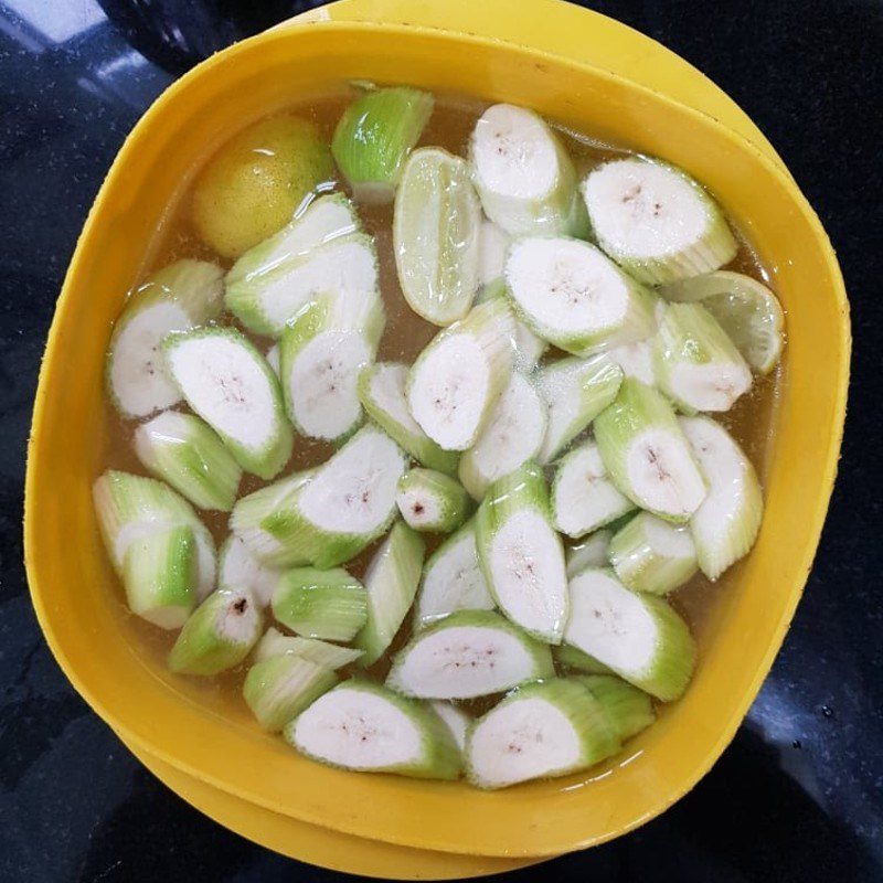 Step 2 Prepare green bananas and tofu Frog braised with banana and tofu