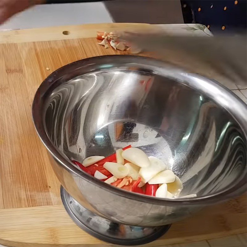 Step 1 Prepare pickled radish and other ingredients for Braised meat with pickled radish