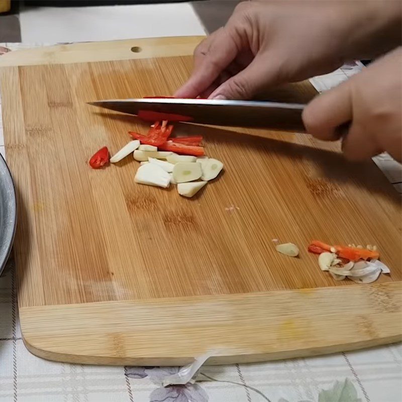 Step 1 Prepare pickled radish and other ingredients for Braised meat with pickled radish