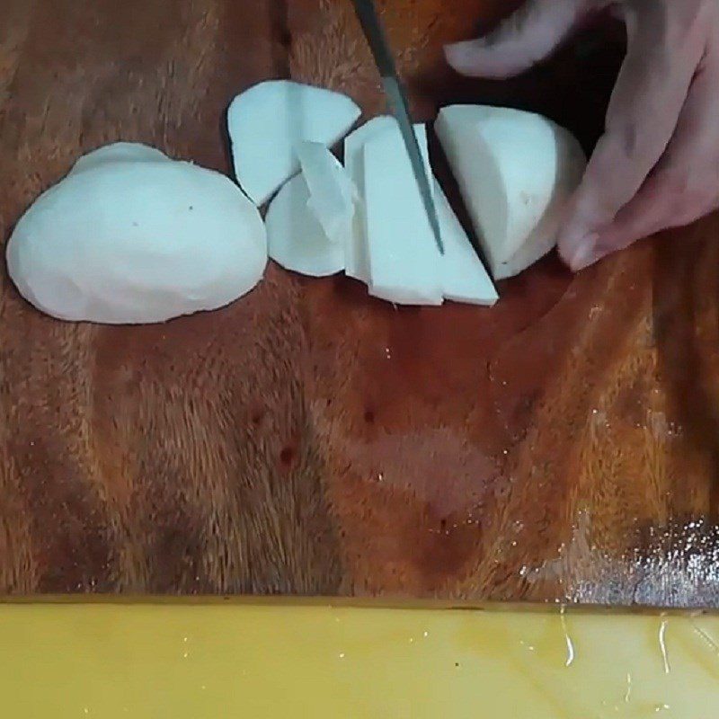 Step 1 Prepare the yam bean for Braised meat with yam bean