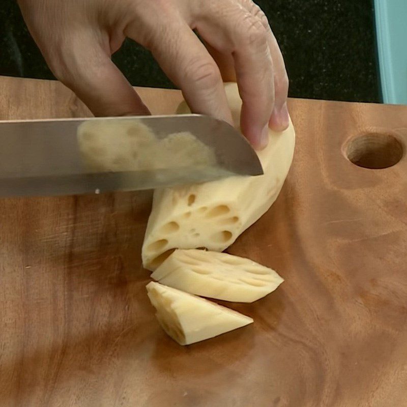 Step 1 Prepare the lotus root Stewed Lotus Root with Pepper