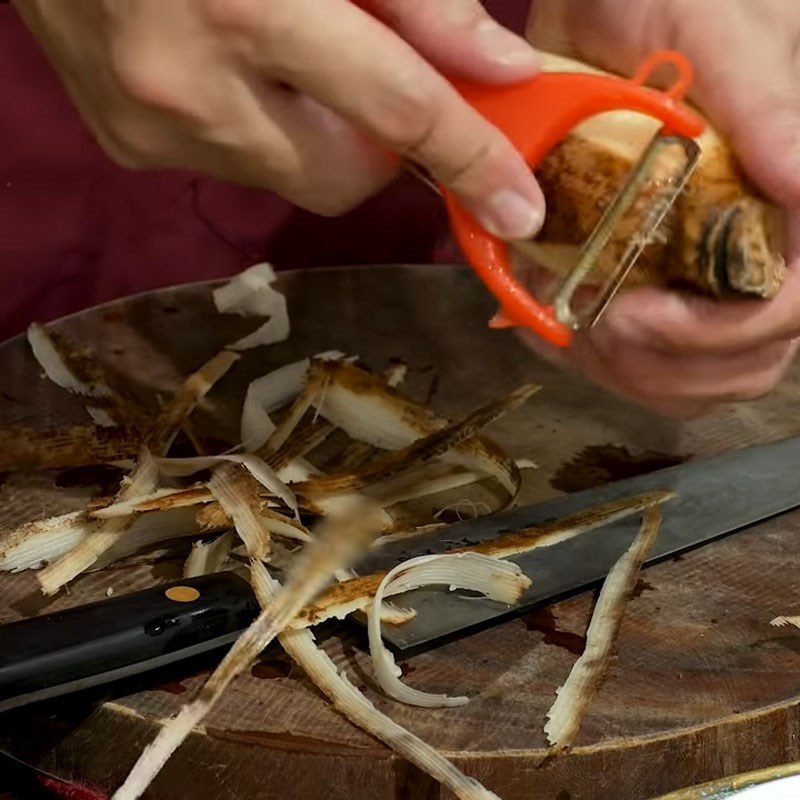 Step 1 Prepare the lotus root Lotus Root Braised with Lotus Seeds