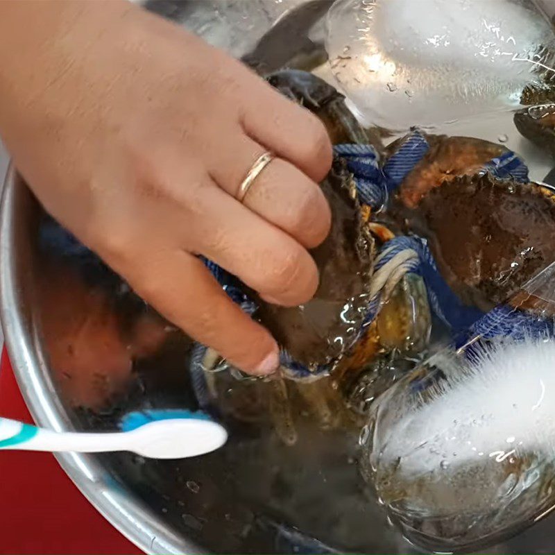 Step 1 Prepare the Crab Steamed Sea Crab with Lemongrass