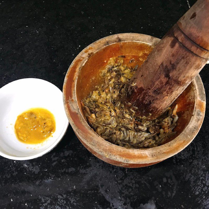 Step 1 Prepare the crabs for Crab soup with Water Spinach (Recipe shared by a user)