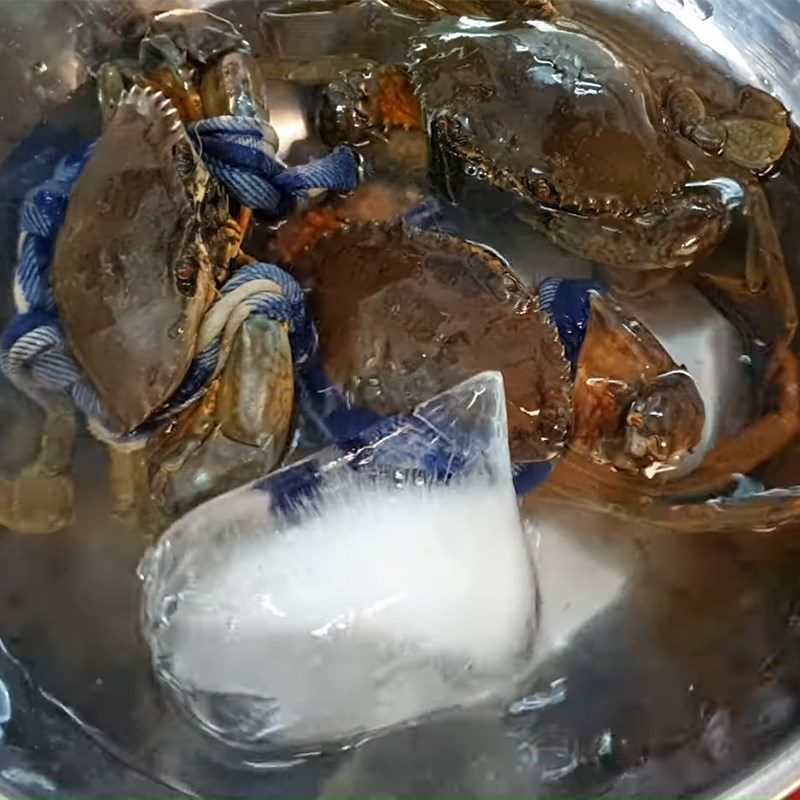 Step 1 Prepare the Crab Steamed Sea Crab with Lemongrass