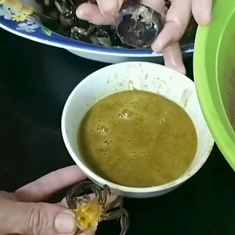 Step 1 Prepare the crab Stinky Crab Noodles - Gia Lai Crab Fermented Noodles