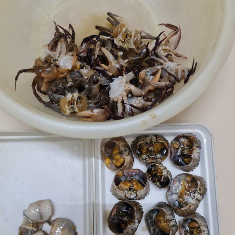 Step 1 Prepare freshwater crabs for Crab Soup with Gourd