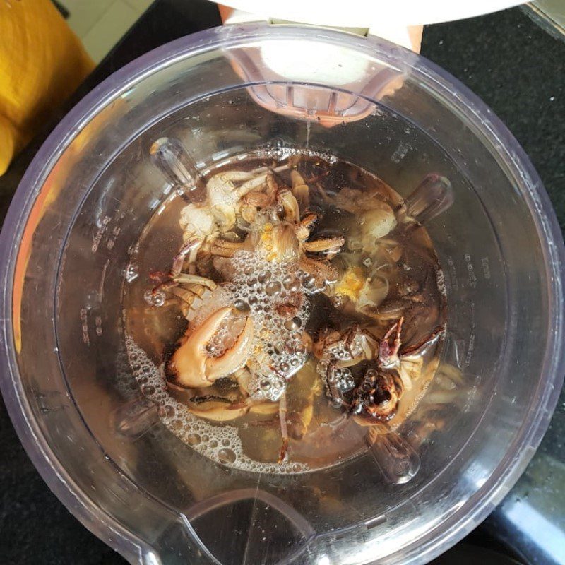 Step 1 Prepare the fresh water crab for the fresh water crab soup with Malabar spinach