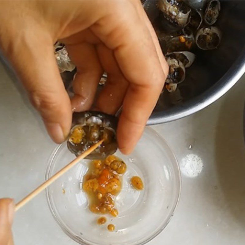 Step 1 Prepare the crabs for Crab soup with Water Spinach (Recipe shared by a user)