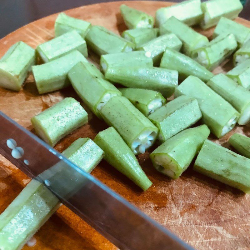 Step 1 Prepare the okra Crispy okra