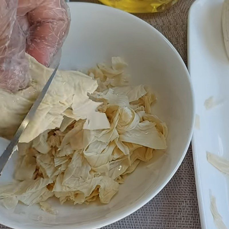 Step 1 Prepare tofu and tofu skin for vegetarian mackerel