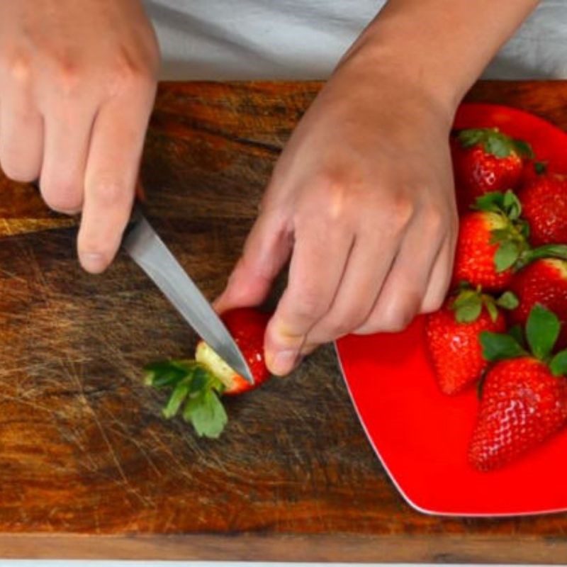 Step 1 Prepare the strawberries for Concentrated Strawberry Juice