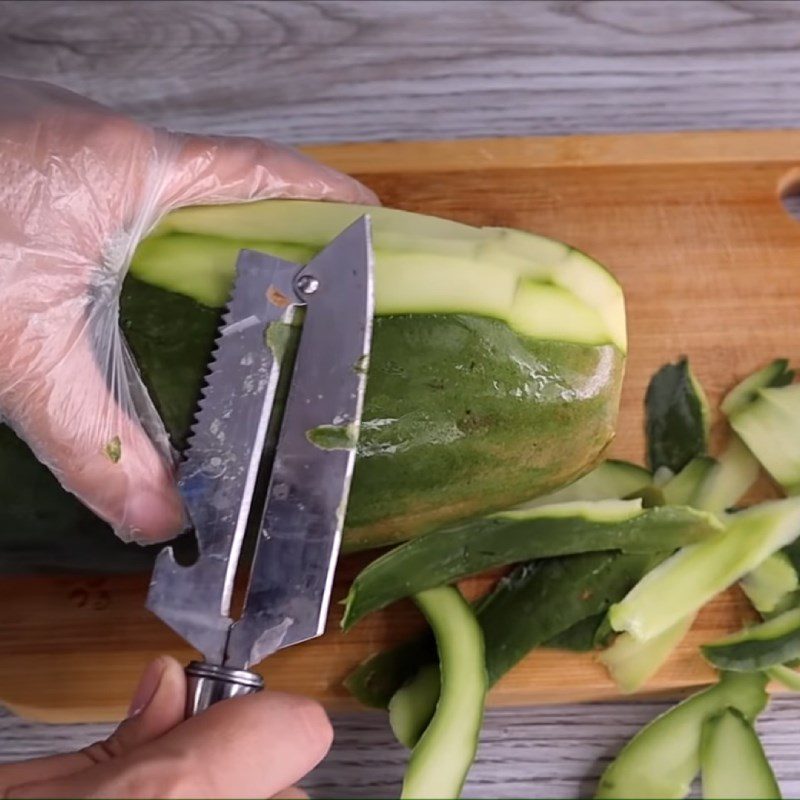 Step 1 Prepare the papaya for Green Papaya Jam