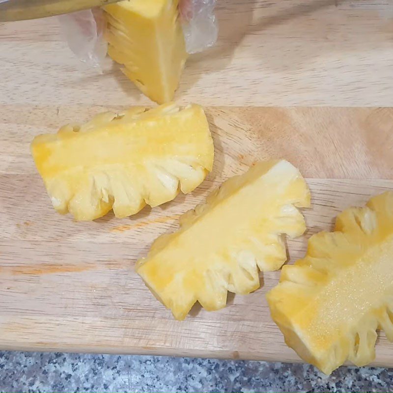 Step 1 Prepare the pineapple for Pineapple Jelly