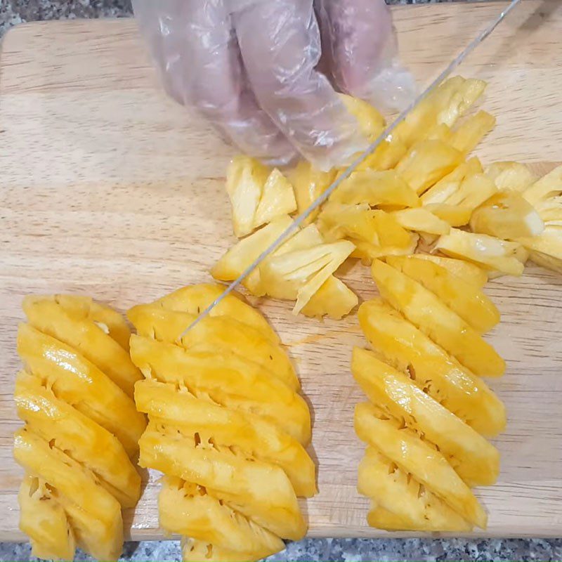 Step 1 Prepare the pineapple for Pineapple Jelly