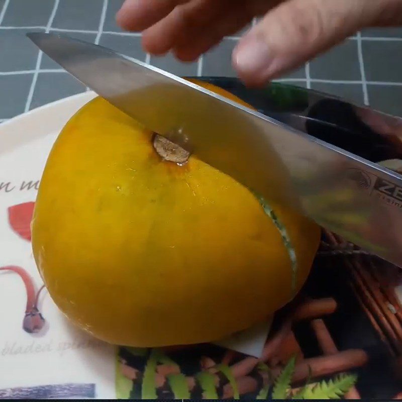 Step 1 Prepare the melon for Melon Smoothie