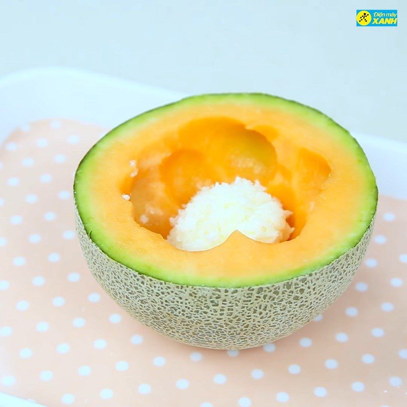 Step 2 Prepare the cantaloupe and finish the cantaloupe Bingsu