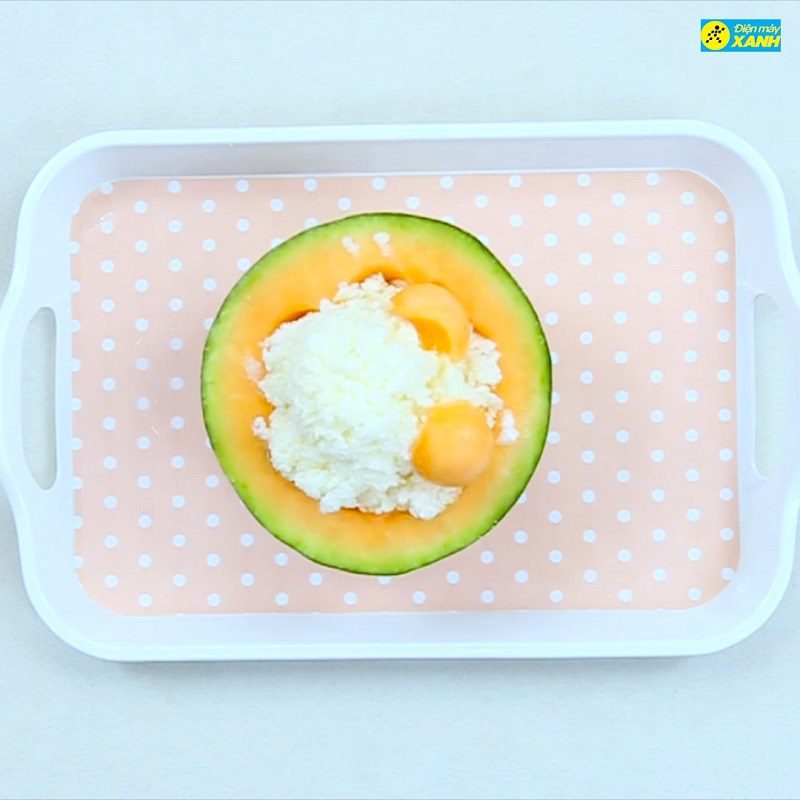 Step 2 Prepare the cantaloupe and finish the cantaloupe Bingsu