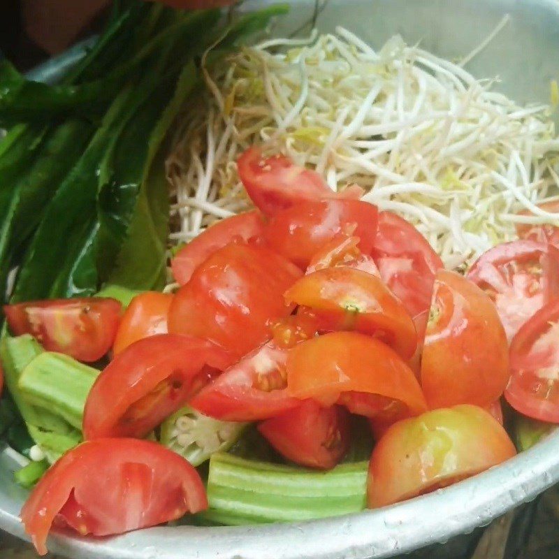 Step 2 Prepare other ingredients for sour soup with elephant ear fish