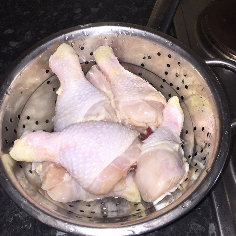 Step 1 Prepare chicken thighs Shredded Chicken with Vegetables and Noodles