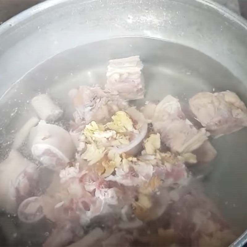 Step 1 Prepare the oxtail Braised oxtail with black beans