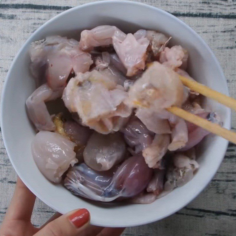 Step 1 Prepare the frog for Sour Frog Soup with Young Tamarind Leaves