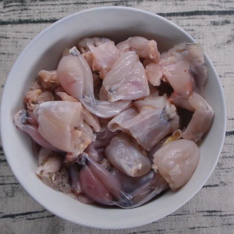 Step 1 Prepare the frog for Sour Frog Soup with Young Tamarind Leaves