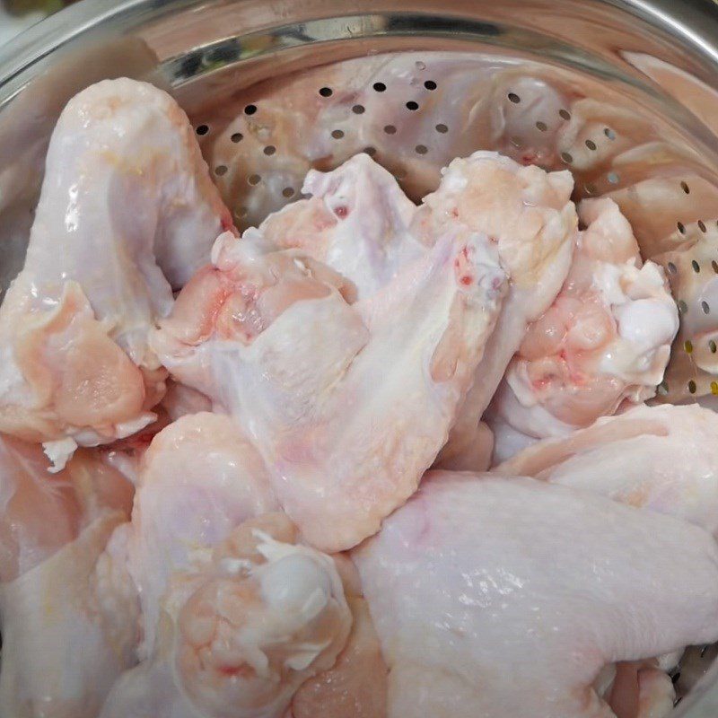 Step 1 Prepare the chicken for Chicken Vermicelli with mushrooms