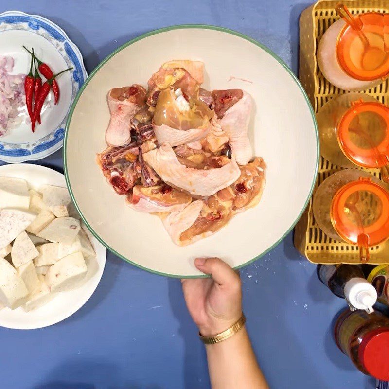 Step 1 Prepare the Chicken for Braised Chicken with Fermented Tofu