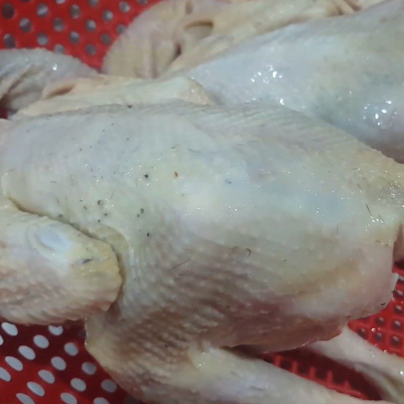 Step 1 Prepare the chicken Boiling chicken with a rice cooker