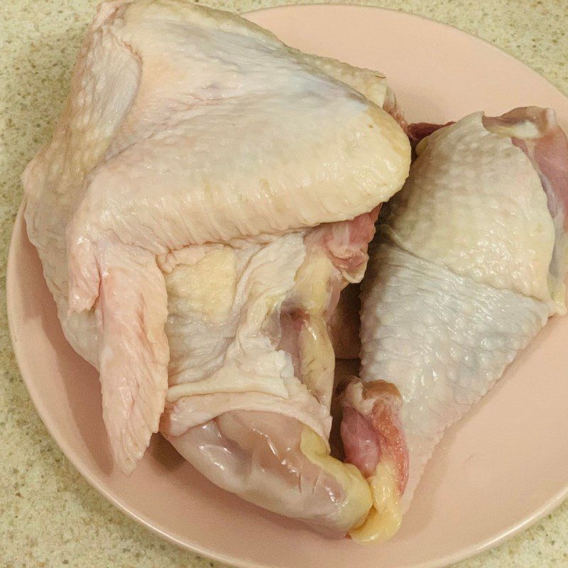 Step 1 Prepare the chicken and boil it Hoi An Chicken Rice (recipe shared by users)