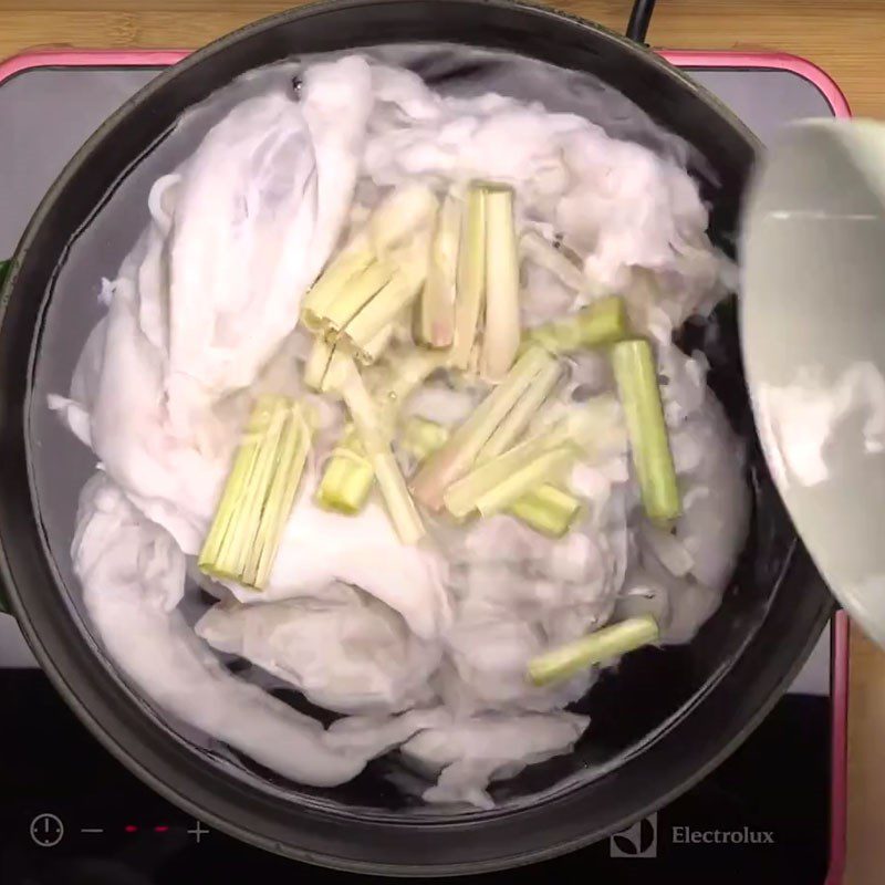 Step 1 Prepare beef tendon Beef tendon marinated with lemongrass and chili