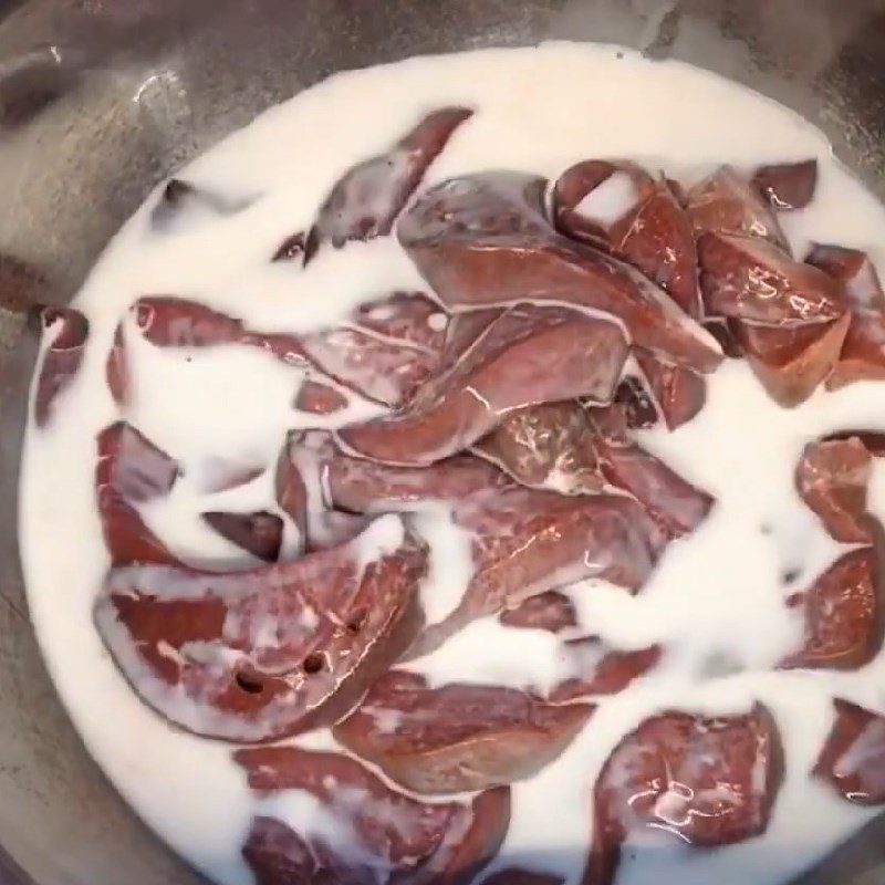 Step 1 Prepare liver, meat, pork fat for steamed pate using a pressure cooker