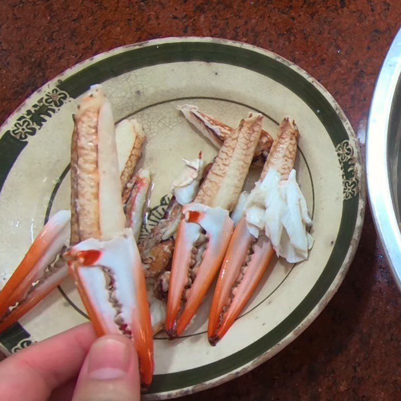 Step 1 Prepare crab Bird's nest soup with crab