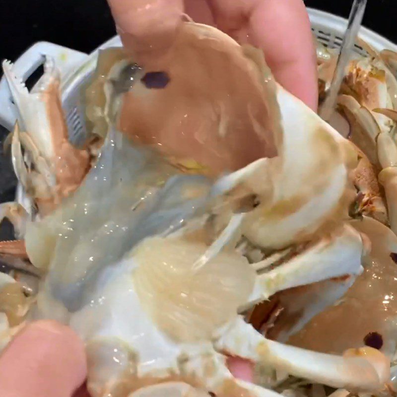 Step 1 Prepare the crab for Crab and Pork Leg Banh Canh