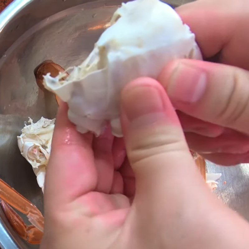 Step 1 Prepare the crab for Crab Bird's Nest Soup