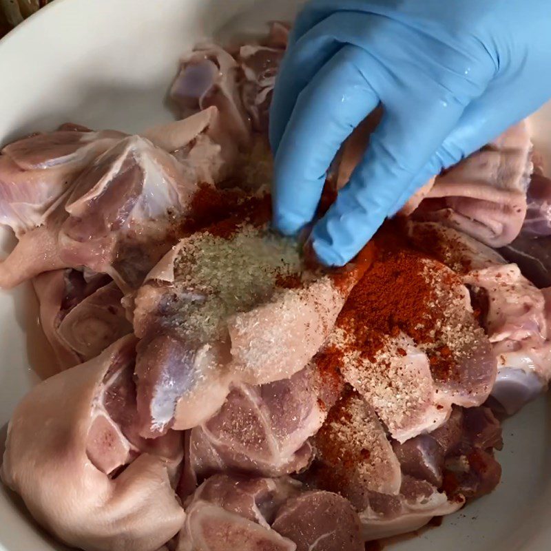 Step 2 Prepare the pork leg for crab cake