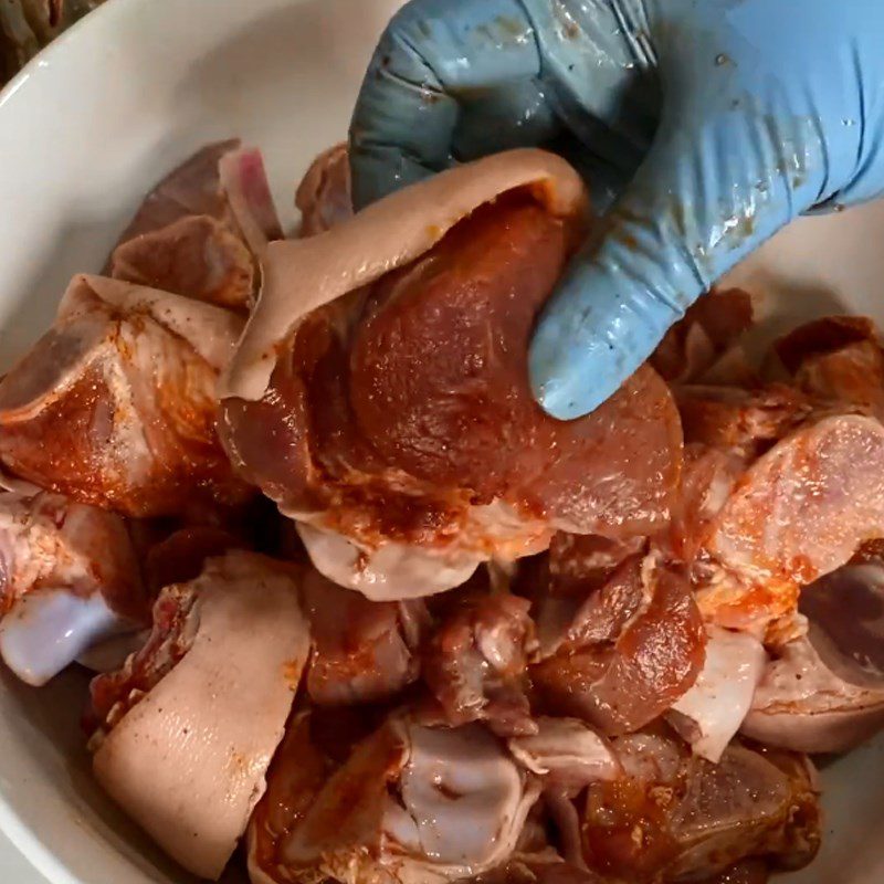 Step 2 Prepare the pork leg for crab cake