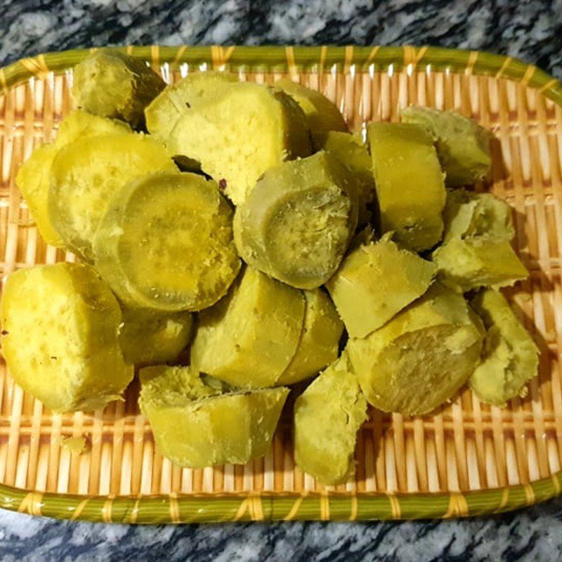 Step 1 Prepare and steam the sweet potatoes Sweet Potato Balls with Coconut Milk (Recipe shared by a user)