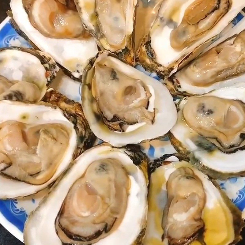 Step 1 Preparing oysters for Grilled Oysters with Garlic Butter