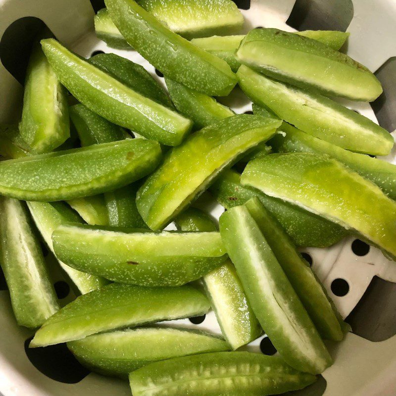 Step 1 Prepare the starfruit for making starfruit jam