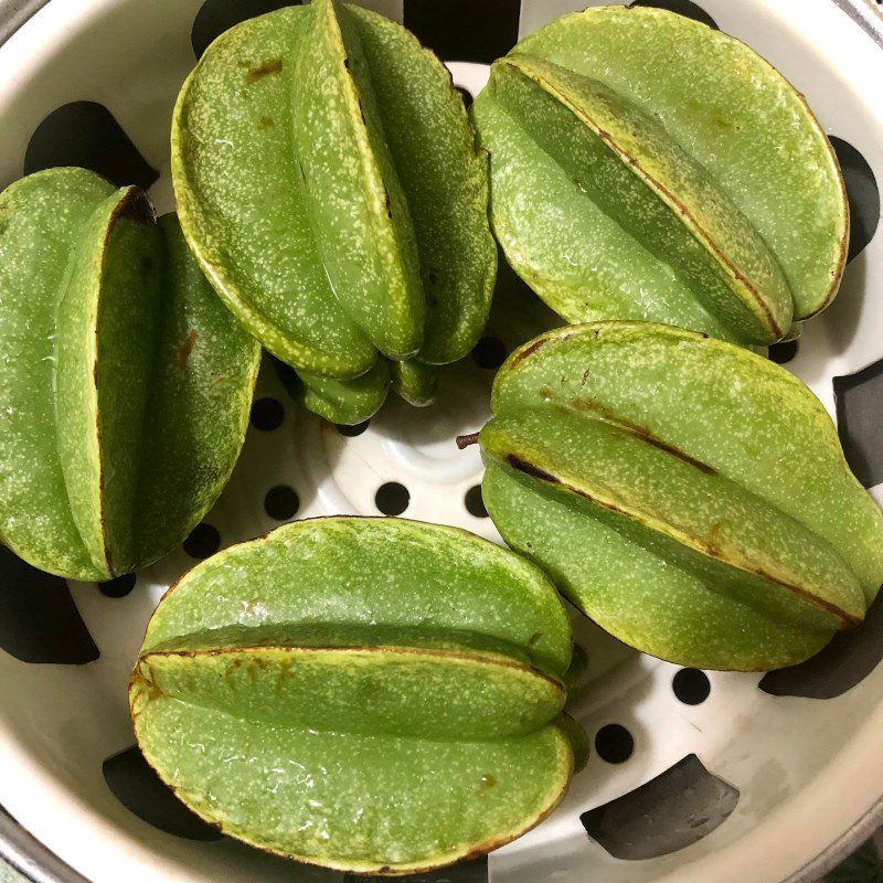 Step 1 Prepare the starfruit for Starfruit Preserve