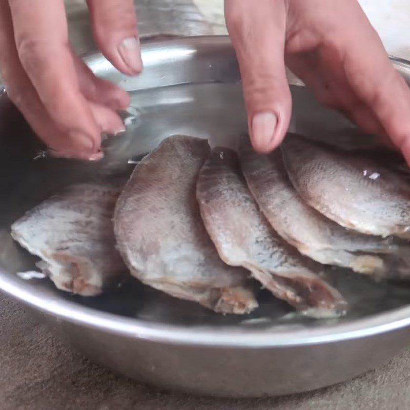 Step 1 Prepare snakehead fish Fried snakehead fish with lemongrass and chili