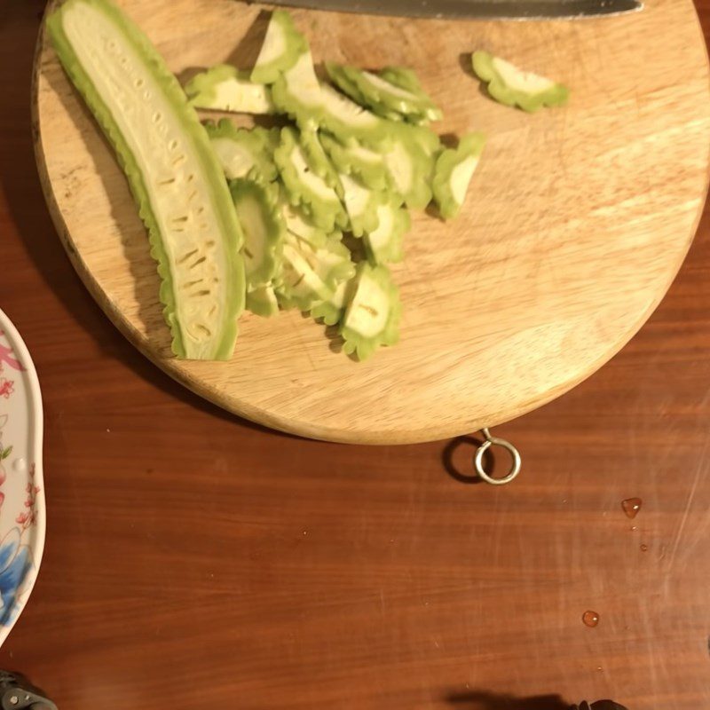 Step 1 Prepare bitter melon and cucumber Bitter melon cucumber juice