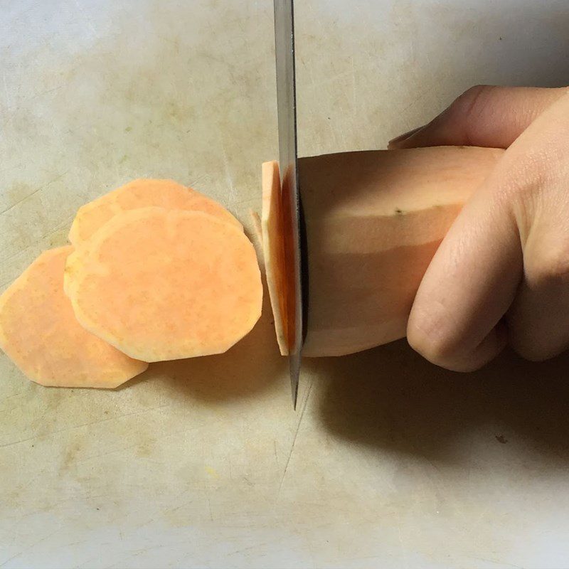 Step 1 Prepare the sweet potatoes for cheesy sweet potato chips