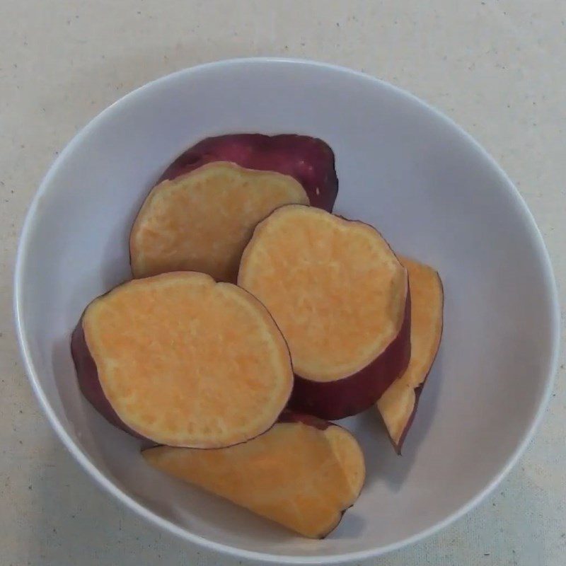 Step 1 Prepare sweet potatoes Boil sweet potatoes in the microwave (with added water)