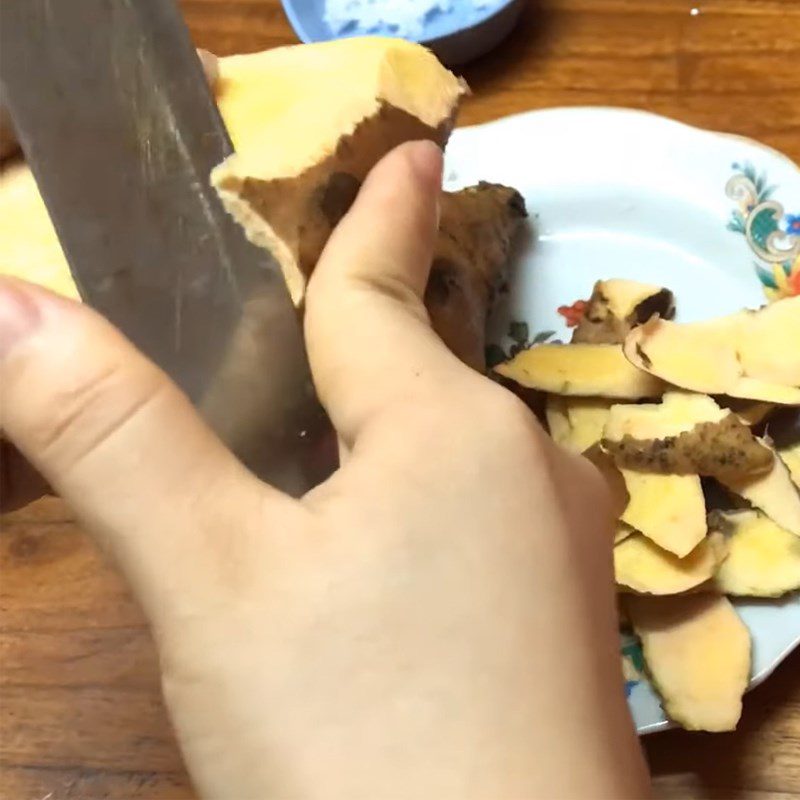 Step 1 Prepare sweet potato for sweet potato chips