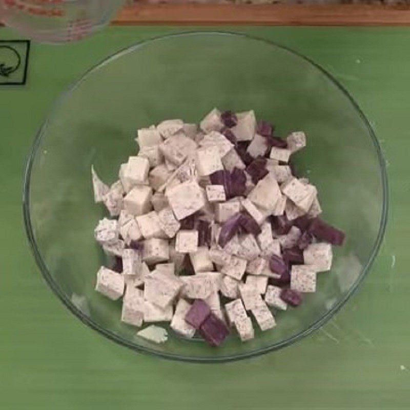 Step 1 Prepare the ingredients for taro smoothie