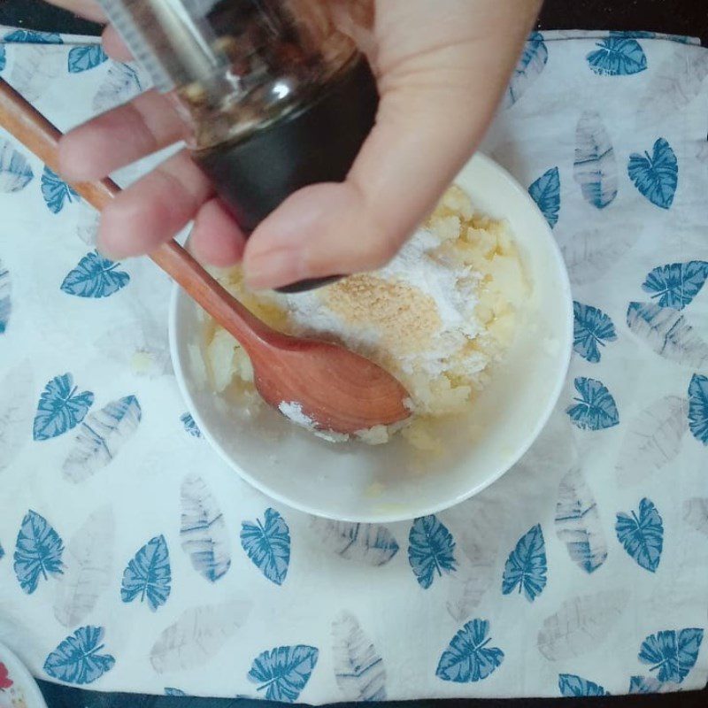 Step 2 Prepare the potatoes Shrimp wrapped in fried potatoes using an air fryer