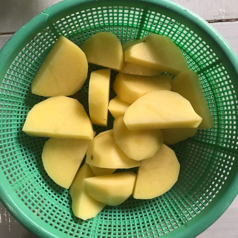 Step 1 Prepare the potatoes for Potato Bone Soup